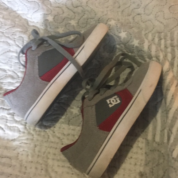 Toddler DC shoes - Picture 2 of 6